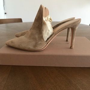 NWT Gianvito Rossi Amaris 85- Bisque